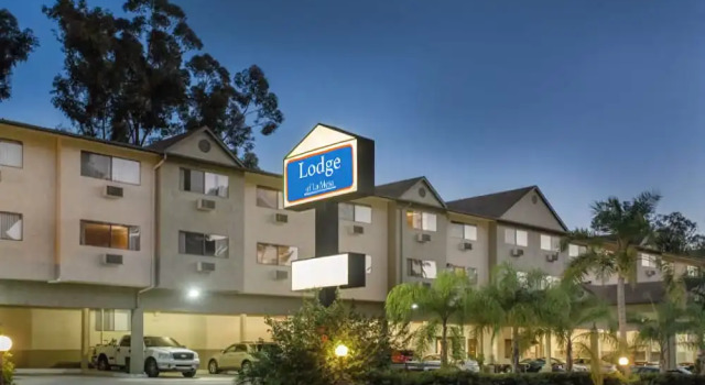 Travelodge La Mesa CA, Забронировать Отель Отели Ла Меса с парковкой, рядом с Computer Museum of America, Парковка