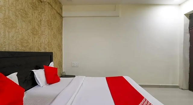 Номер Classic OYO 75205 Hotel Samrat