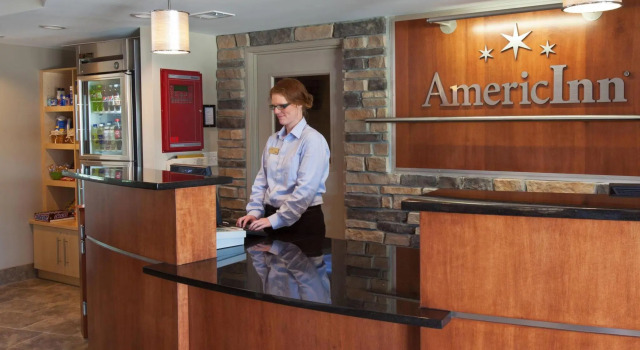 Четырёхместный номер Standard AmericInn by Wyndham Fairfield