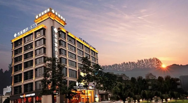 Celebrity Hotel(名流酒店（乐山嘉兴路美食街店）), Buchen Sie Hotel Leshan Sichuan