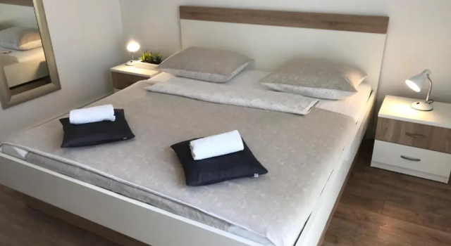 Apartment & Rooms Riva, Забронировать Апартаменты/квартира Отели Водице с парковкой, рядом с Частный Пляж Отеля «Кристина», Парковка