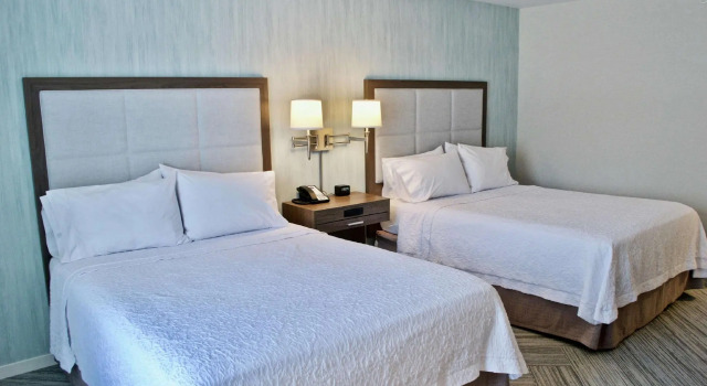 Четырёхместный номер Standard Chateau Fredericton, Trademark Collection by Wyndham