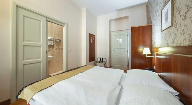 Standard Casal quarto varanda Hotel Raffaello Prague