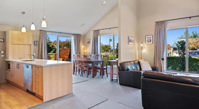 Fairway Cottage - Hanmer Springs Holiday Home