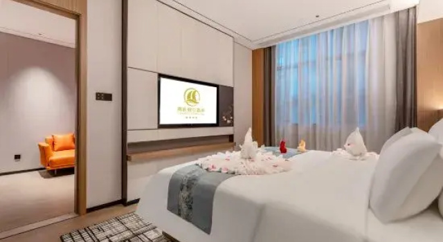 Люкс Deluxe Liang Fan Holiday Inn