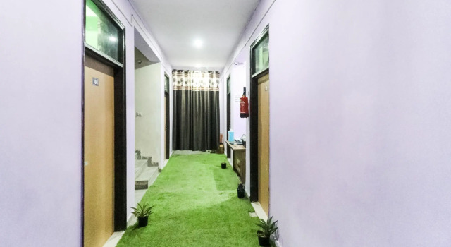 OYO 77339 Uday Paradise, Varaa Hotelli Faridabad Haryana