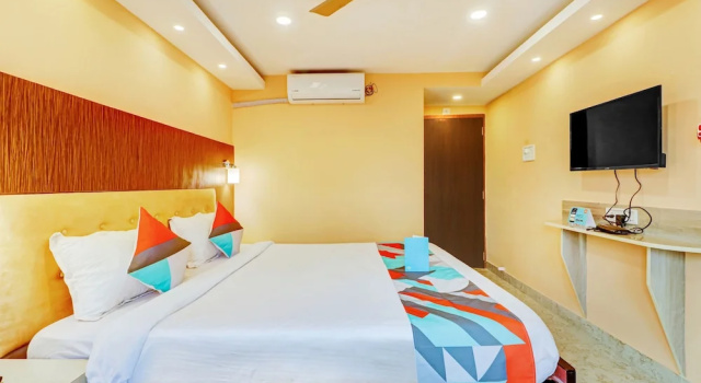 Номер Deluxe FabHotel Step Inn