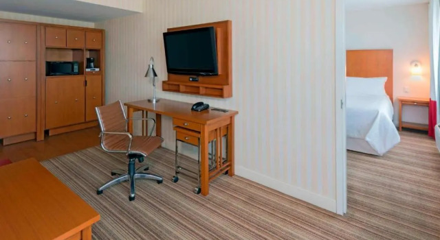 Люкс Four Points by Sheraton Cambridge Kitchener, Ontario