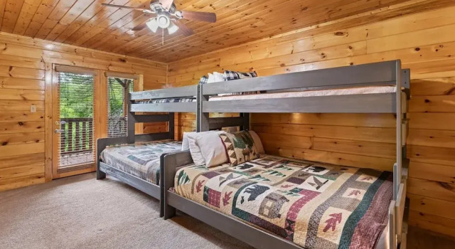 Triple Mountain View Stunning 4 BDR Cabin w/ Private Hot Tub, Game Room