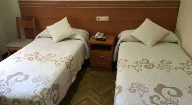 Hostal Galaico, Забронировать Отель центр города Мадрид, рядом с Monumento a los Caídos por España