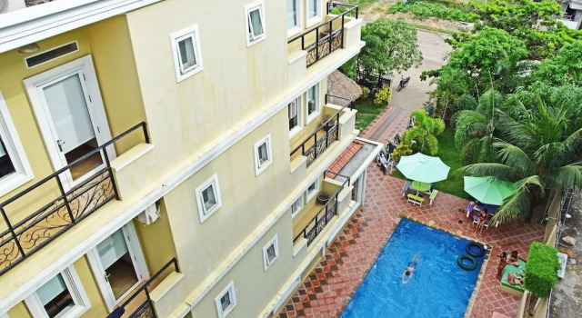 Mad Monkey Hostel Kampot