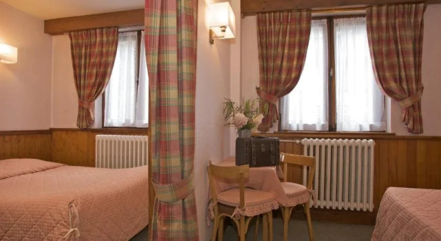 Alp-Hôtel, Забронировать Отель Отели Межев с парковкой, рядом с Горнолыжный подъемник Мутели, Парковка