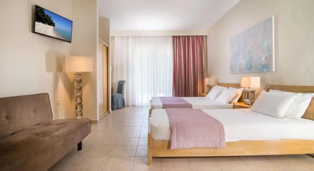 Семейный люкс Alkion Hotel