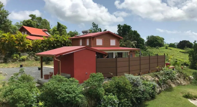 Villa neuve de standing en bois avec piscine, Rezerwuj Willa Sainte-Anne Grande-Terre