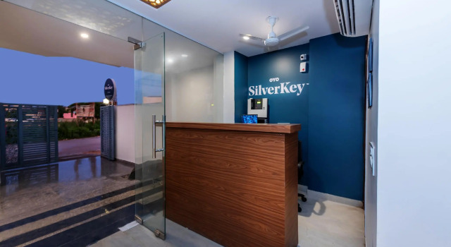 SilverKey Executive Stays 76353 MKM Market, Забронировать Отель Гургаон 