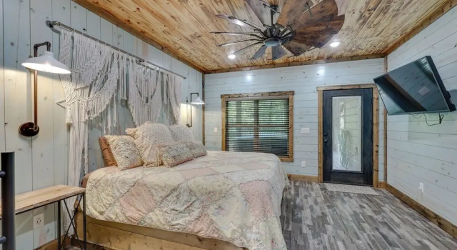 Коттедж Gorgeous Broken Bow Family Home w/ Private Hot Tub