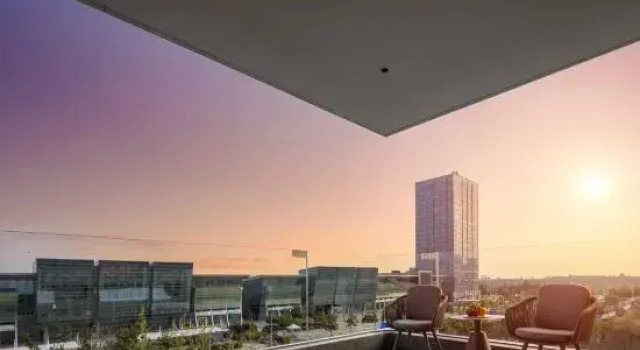 Двухместный люкс с балконом Jurong Round Rate Hotel