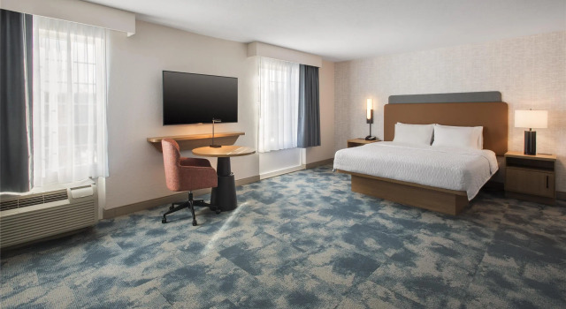 Люкс Hampton Inn & Suites Greenfield