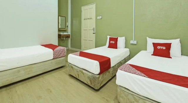 Номер Standard Oyo 90639 Hotel Azimah