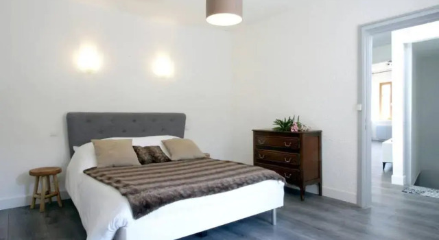 L'Or Vert, CASTLE VIEW, PRIVATE parking, Air conditioner, Netflix, 160m from medieval town