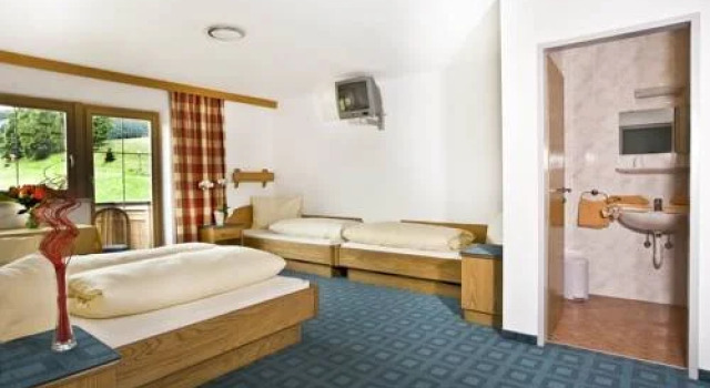 Gasthof Almhof, Rezerwuj Hotel Hotele w Tyrol z parkingiem, Parking