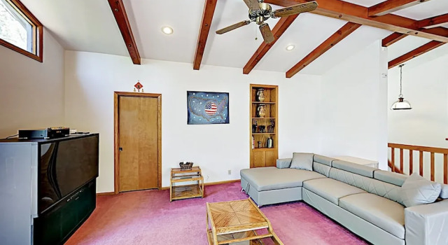 New Listing! Fireside Fun W/ Deck, Game Room & Bar 2 Bedroom Home, Забронировать Дом для отпуска Виллы Биг-Бэр-Лейк, рядом с Big Bear Queen Lake Tours, Вилла