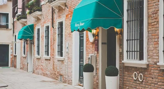 Hotel Henry