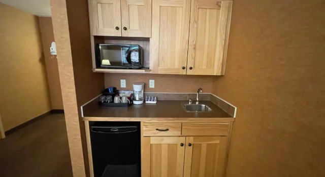 Люкс Standard Elkwater Lake Lodge and Resort