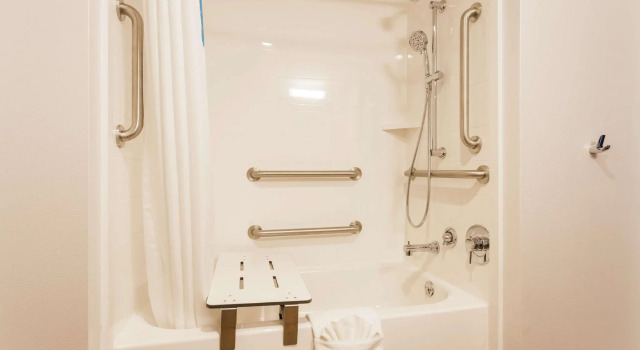 Четырёхместный номер Standard Hampton Inn Cumberland