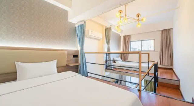 Кровать в общем номере (мужской номер) YOUNG Serviced Apartment Hotel