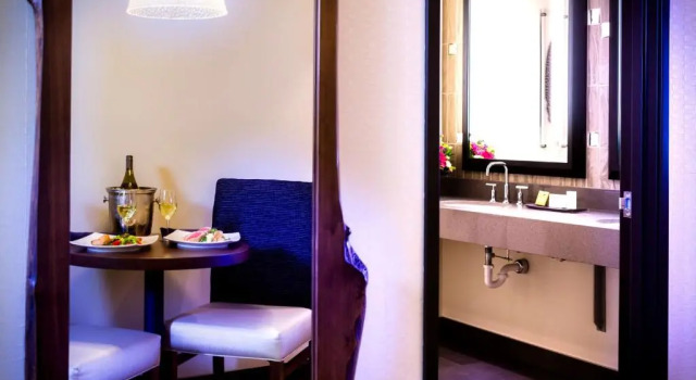 Люкс с видом на сад Best Western Premier Boulder Falls Inn