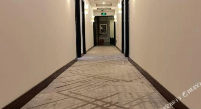 Home Inn Paibai·Yun Hotel (Shanghai Hongkou Football Stadium), Varaa Hotelli Hongkou 