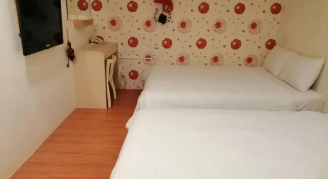 Четырёхместный номер Comfort Green Park Commercial Hotel