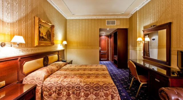 Полулюкс с балконом Kouros Hotel