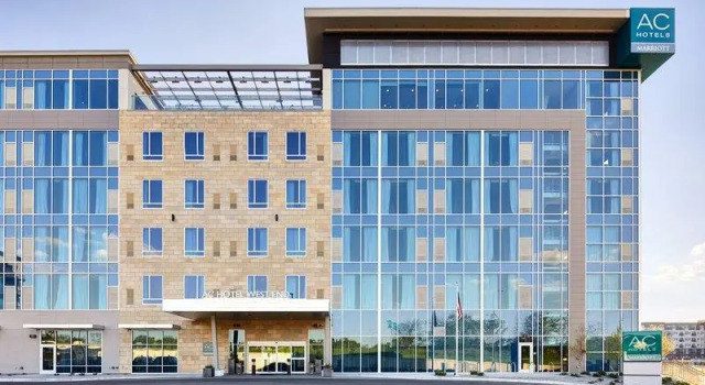 Кровать в общем номере AC Hotel by Marriott Minneapolis West End