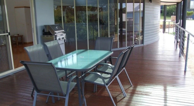 Mathews, Rezervasyon Otel Metung Gippsland