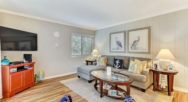 Recently Renovated Secluded Beachwood Condo Free Wifi by Redawning
