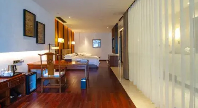 Люкс Jinfoshan Liangjiang Holiday Hotel