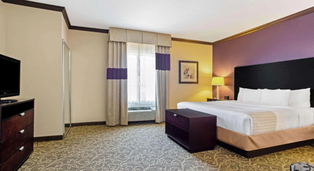 Двухместный люкс La Quinta Inn & Suites by Wyndham Ft Worth-Burleson