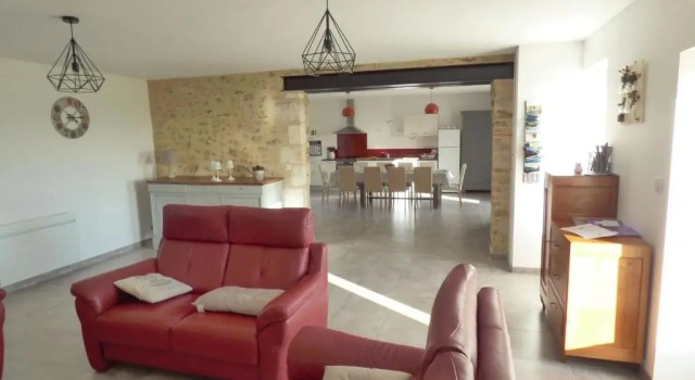 Gîte rénové avec jardin clos, proche plages, Wifi, parking pour voiture électrique - FR-1-426-164, Забронировать Отель Отели Земель Луары с парковкой, Парковка