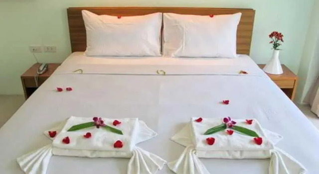 Paradise Beach Resortel, Забронировать Отель Отели Патонг-Бич с бассейном, рядом с Больница Патонга, Бассейн