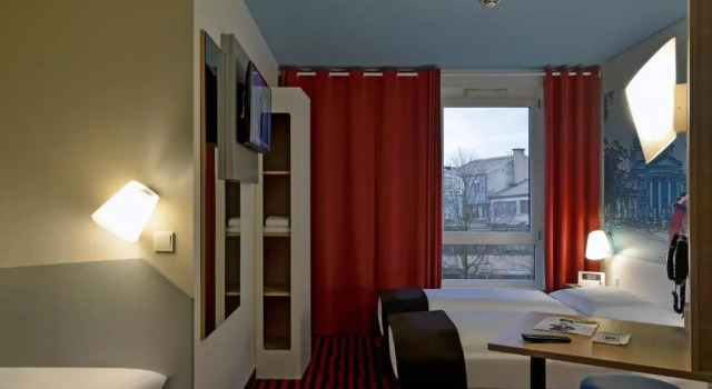 Трёхместный номер B&B Hotel Bad Homburg