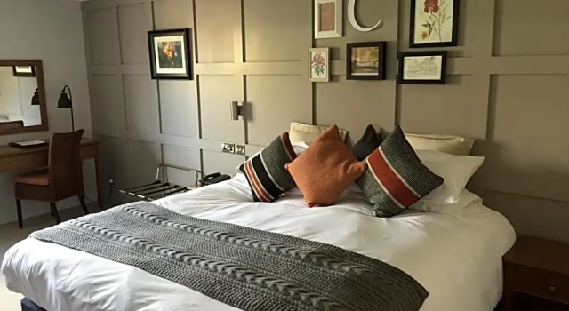Номер Classic Crown Hotel