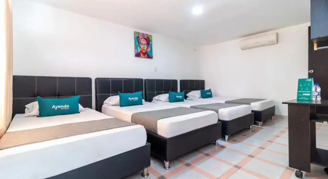 Четырёхместный номер Standard AyD Oporto Suites