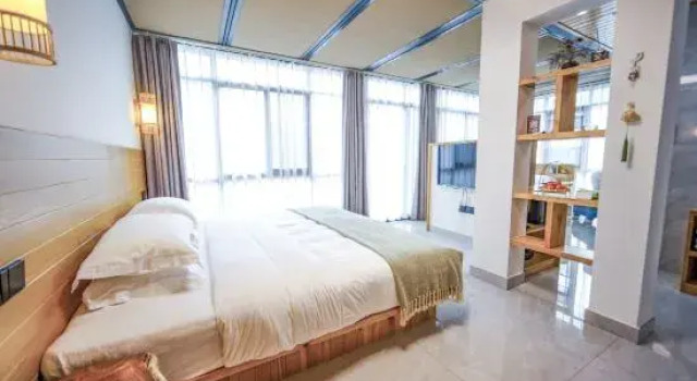 Люкс Linyi Woodland Lingfeng Muyu Star Watching Parent-child Wild Luxury Zhuyun Homestay