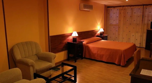 Люкс Hostal Mont Royal