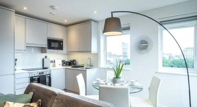 Апартаменты Deluxe & Chic 1 & 2 Bed Apts near Heathrow, Legoland, & Windsor Slough