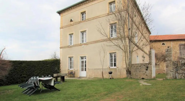 Maison indépendante avec terrasse et jardin clos à Yssingeaux, proche loisirs et commerces - FR-1-582-144, Забронировать Отель Иссенжо Haute Loire