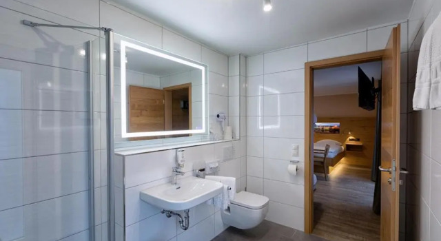 Четырёхместный номер Comfort Hotel-Restaurant Weinhaus Grebel