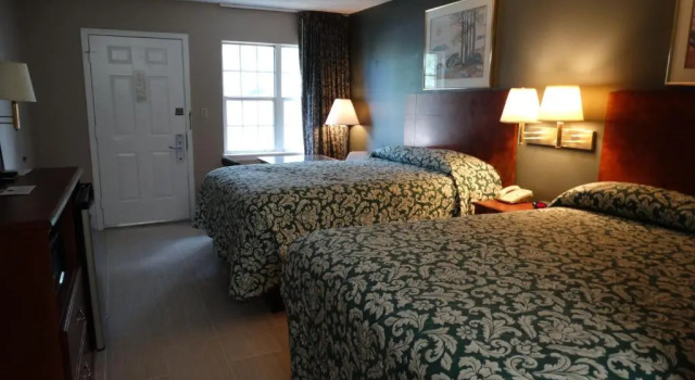 Четырёхместный номер Standard Deerfield Inn